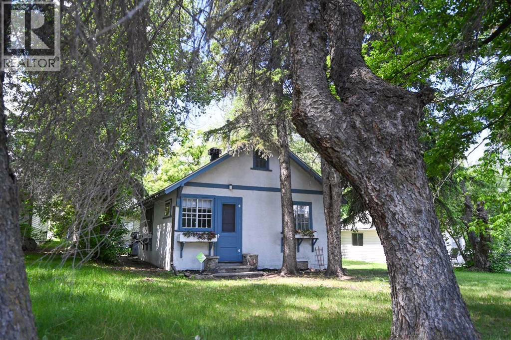 Listing photo – 4738 50 Street E, Sylvan Lake