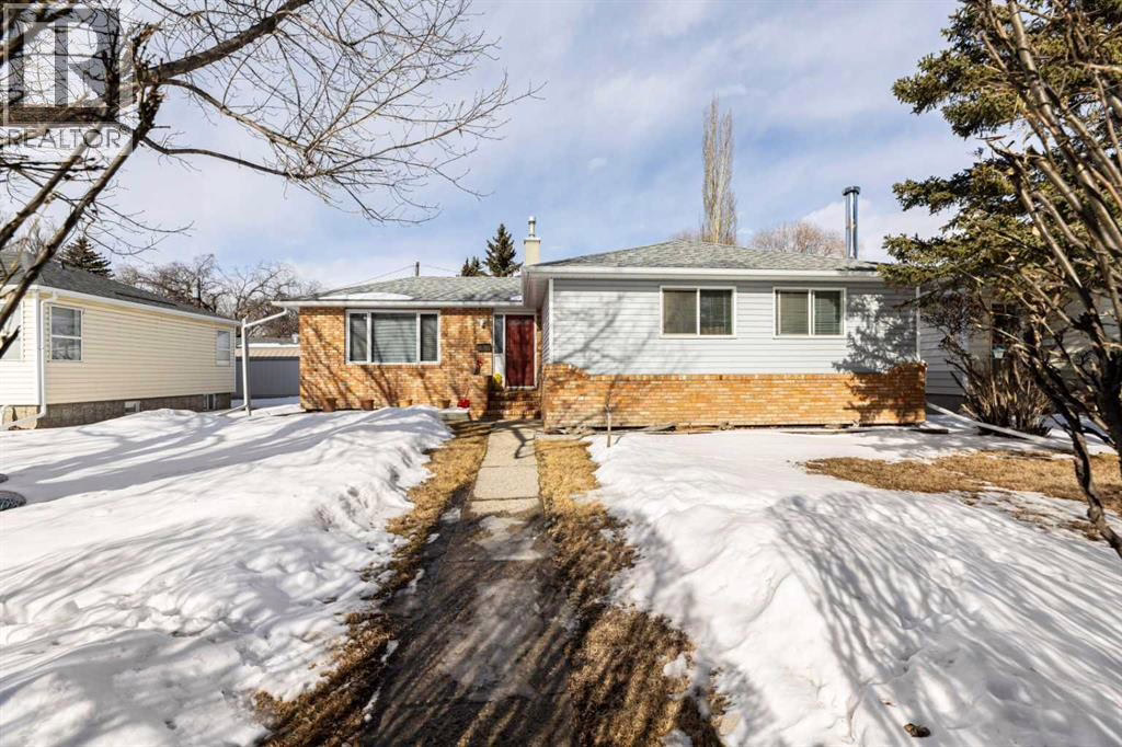 Listing photo – 4216 37 Street, Red Deer
