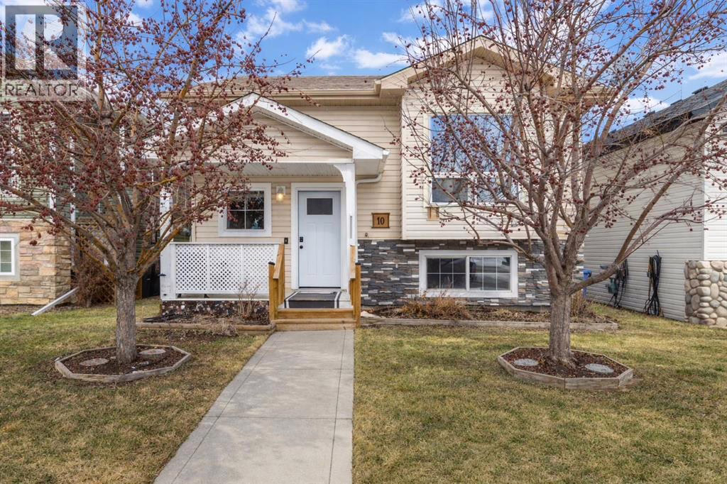 Listing photo – 10 Hawthorne Way, Penhold