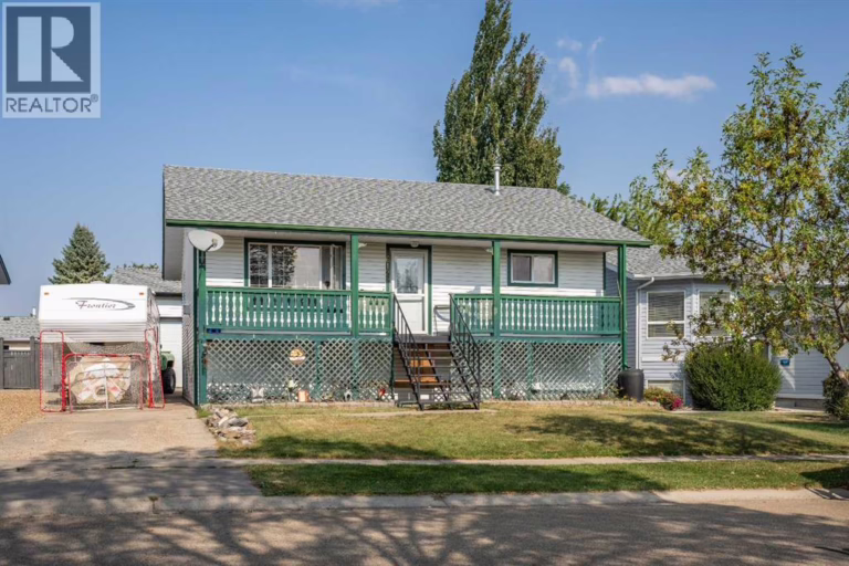 Listing photo – 6122 32 Avenue, Camrose