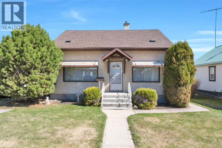 Listing photo – 5004 55 Avenue, Ponoka
