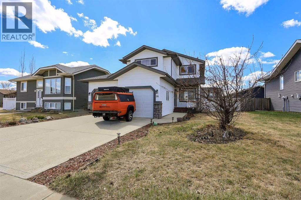 Listing photo – 98 Pine Crescent, Blackfalds