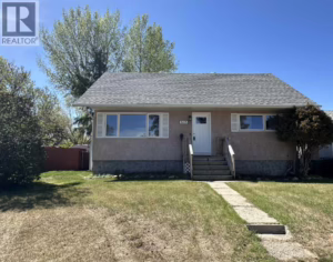Listing photo – 5115 61 Avenue, Ponoka