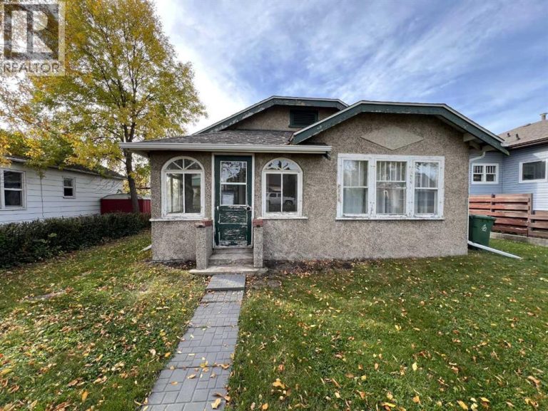 Listing photo – 5003 55 Ave, Ponoka