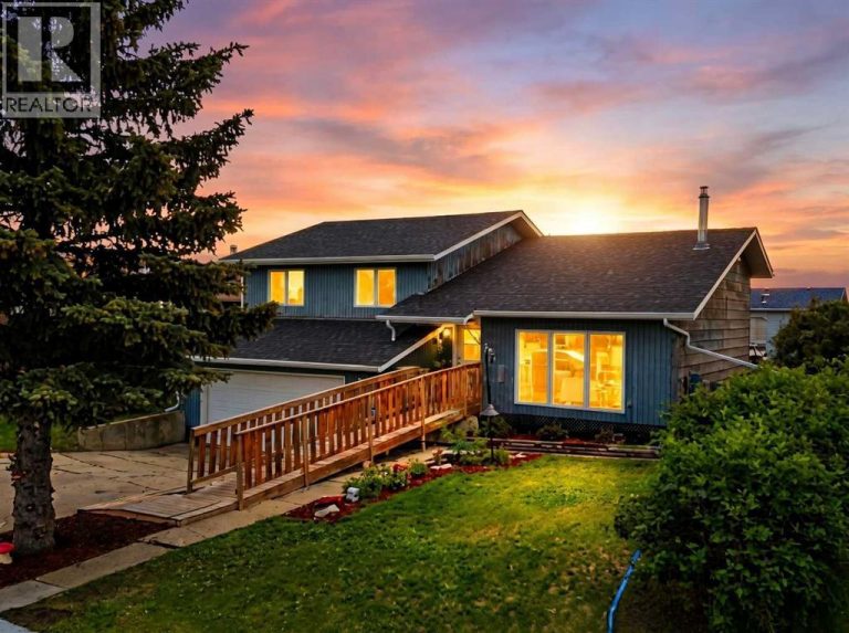 Listing photo – 28 Larne Place, Penhold