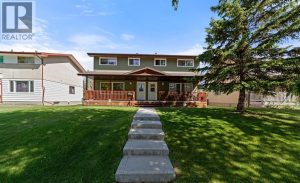 Listing photo – 6404B 45 Avenue, Camrose