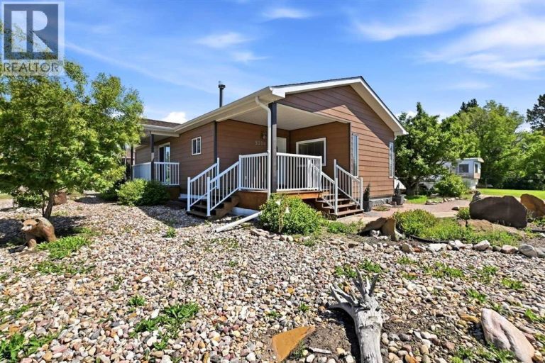5220 53 Avenue, Eckville