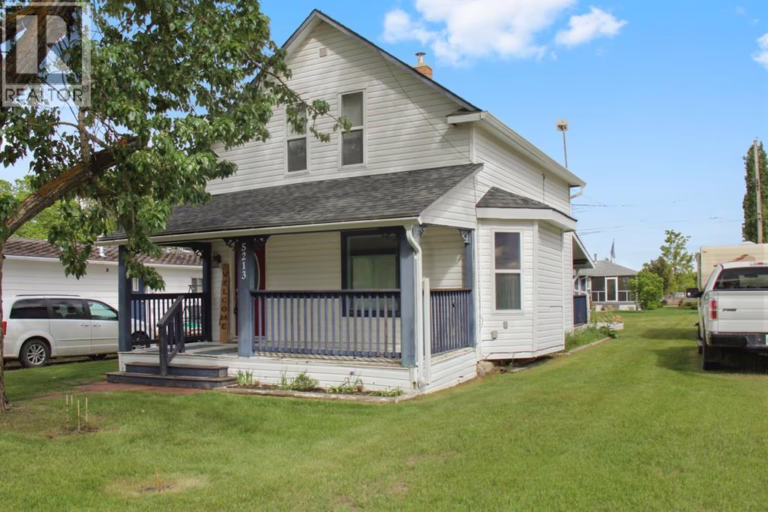 5213 & 5209 49 Street, Daysland