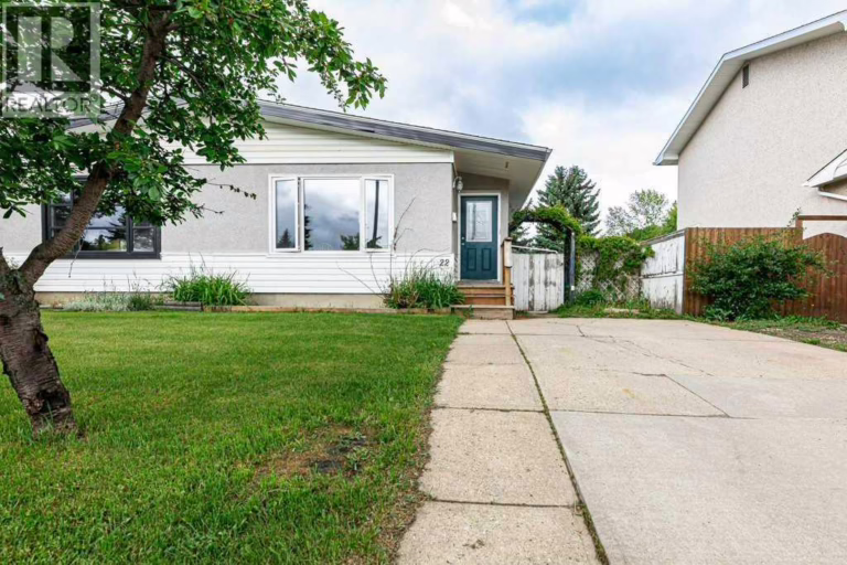 22 McIntosh Avenue, Red Deer