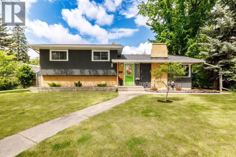 Listing photo – 4420 53 Street, Red Deer