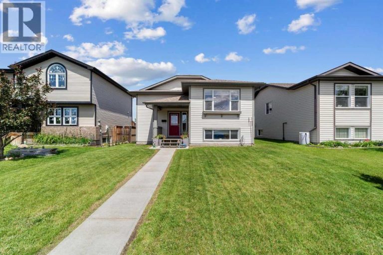 Listing photo – 6814 40 Avenue Close, Camrose