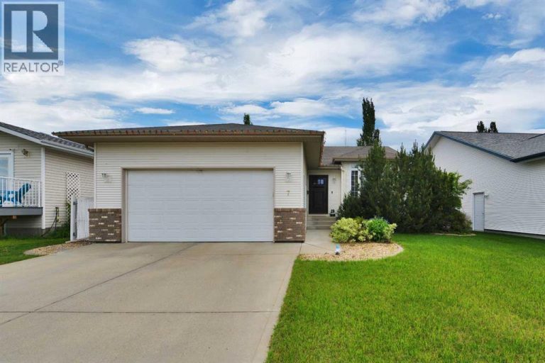Listing photo – 7 Logan Close, Red Deer