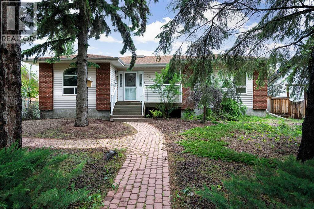 Listing photo – 5212 43 Avenue, Camrose