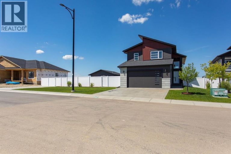 70 PARLBY Crescent, Lacombe