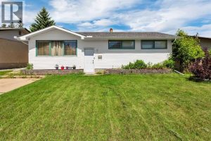 Listing photo – 32 Otterbury Avenue, Red Deer