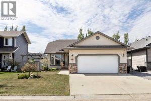 Listing photo – 59 Burris Pointe, Lacombe