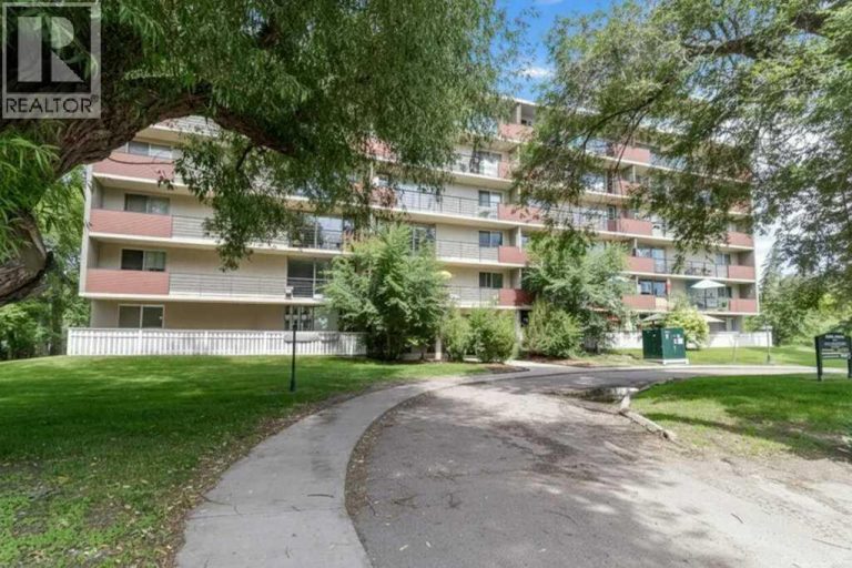 304, 4700 55 Street, Red Deer
