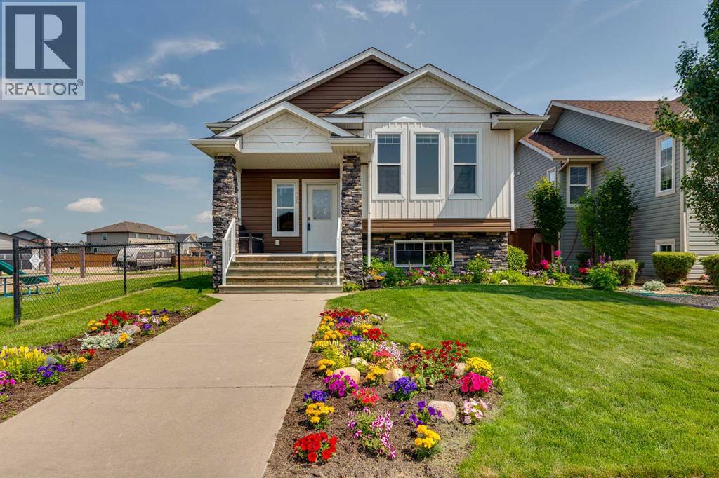 Listing photo – 74 Mackenzie Crescent, Lacombe