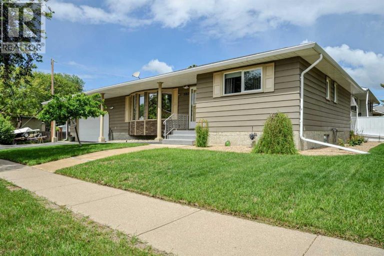 Listing photo – 5102 54 Avenue, Camrose