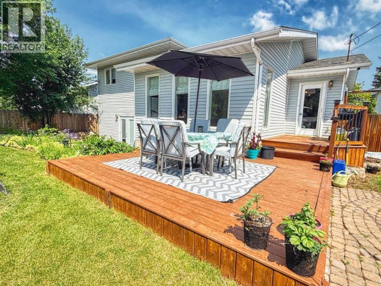 245 9 Street SE, Three Hills