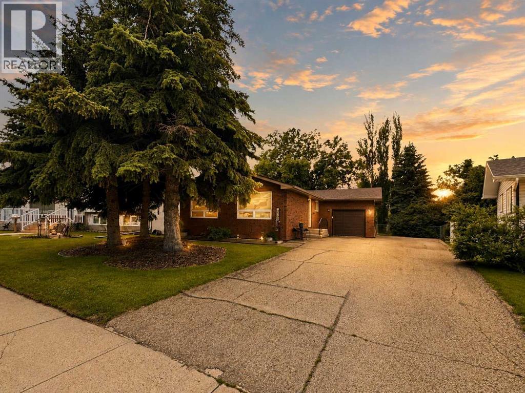 Listing photo – 12 Malcolm Crescent, Red Deer