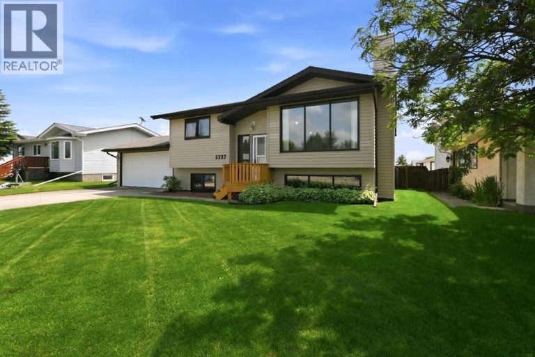5227 55 Avenue, Eckville