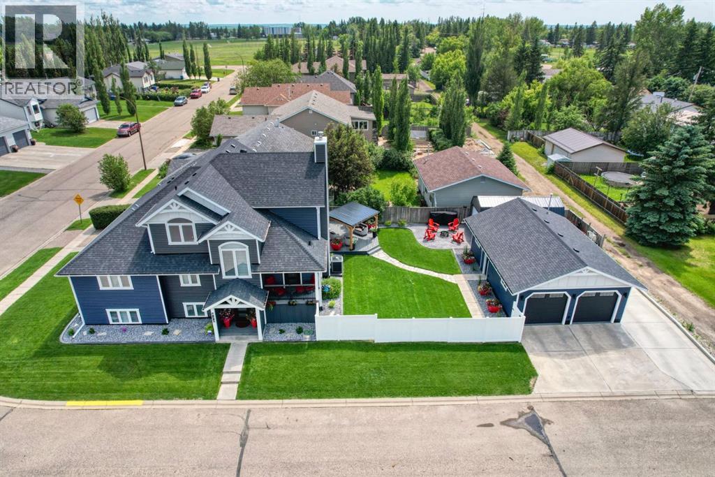 Listing photo – 833 10 Avenue NE, Three Hills