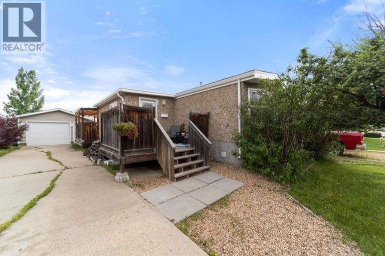 Listing photo – 4906 55 Avenue, Camrose