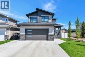 Listing photo – 132 Hollman Close E, Penhold
