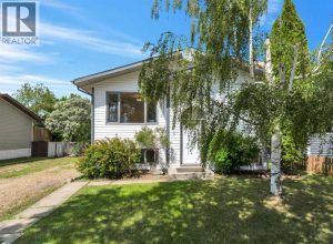Listing photo – 4622 52 Avenue, Bentley