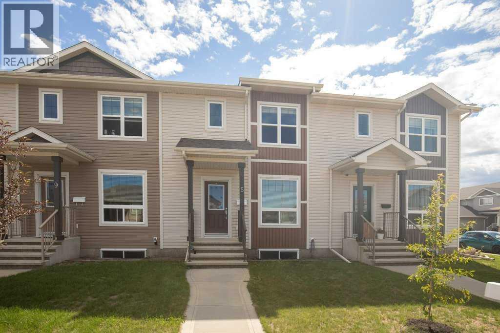 Listing photo – 5 Crimson Court, Blackfalds