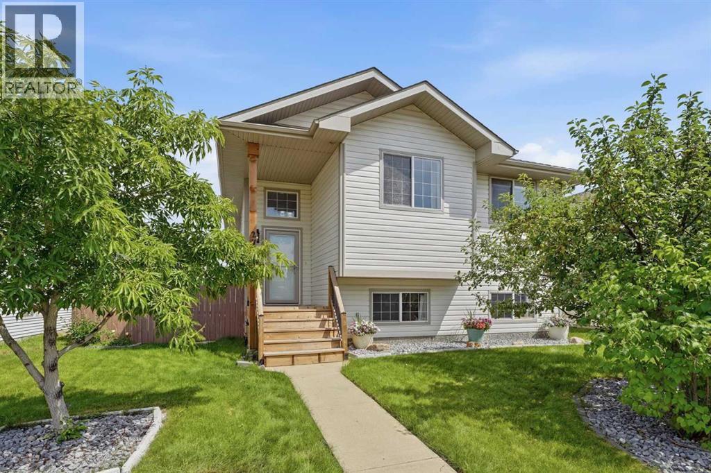 Listing photo – 27 Hallgren Drive, Sylvan Lake