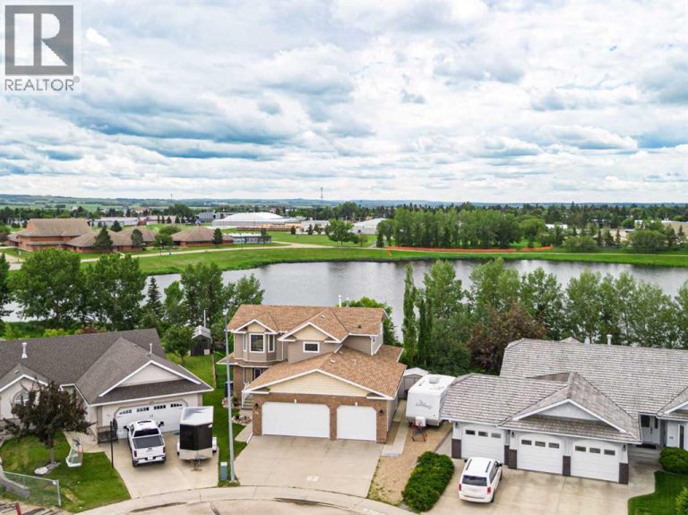 44 Lakes Close, Lacombe