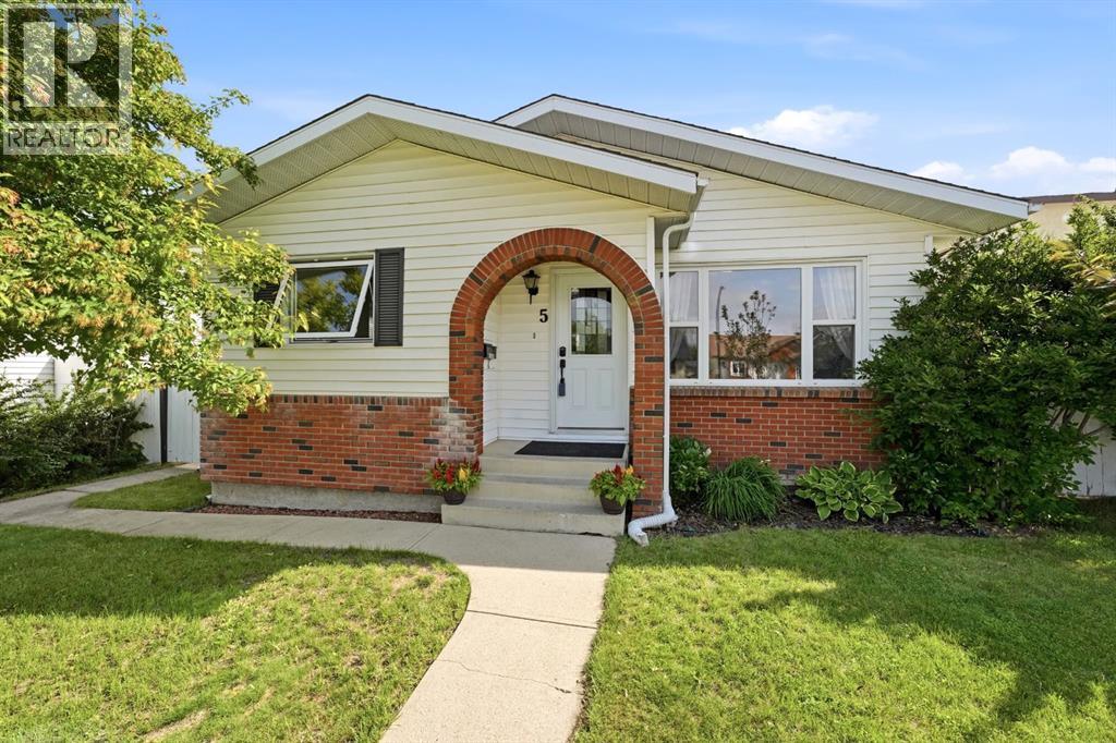 Listing photo – 5 Everitt Crescent, Red Deer
