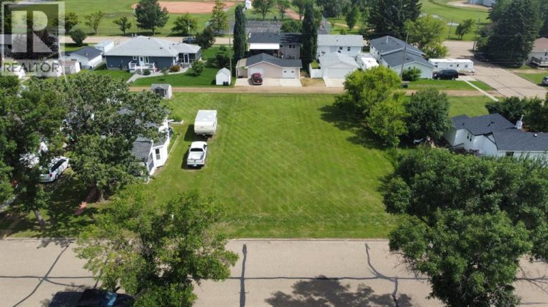 Listing photo – 5209 49 Street, Daysland