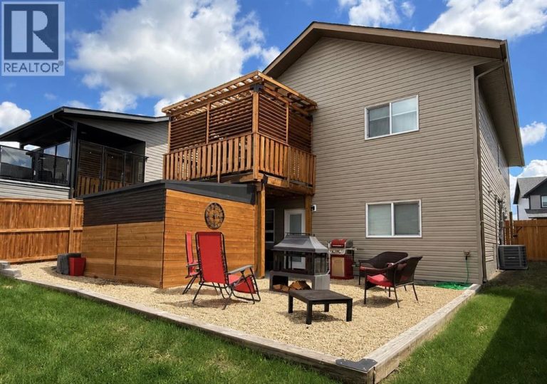 Listing photo – 58 Village Crescent, Red Deer