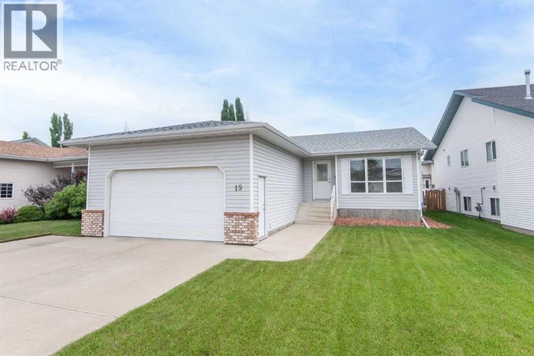 Listing photo – 19 Logan Close, Red Deer