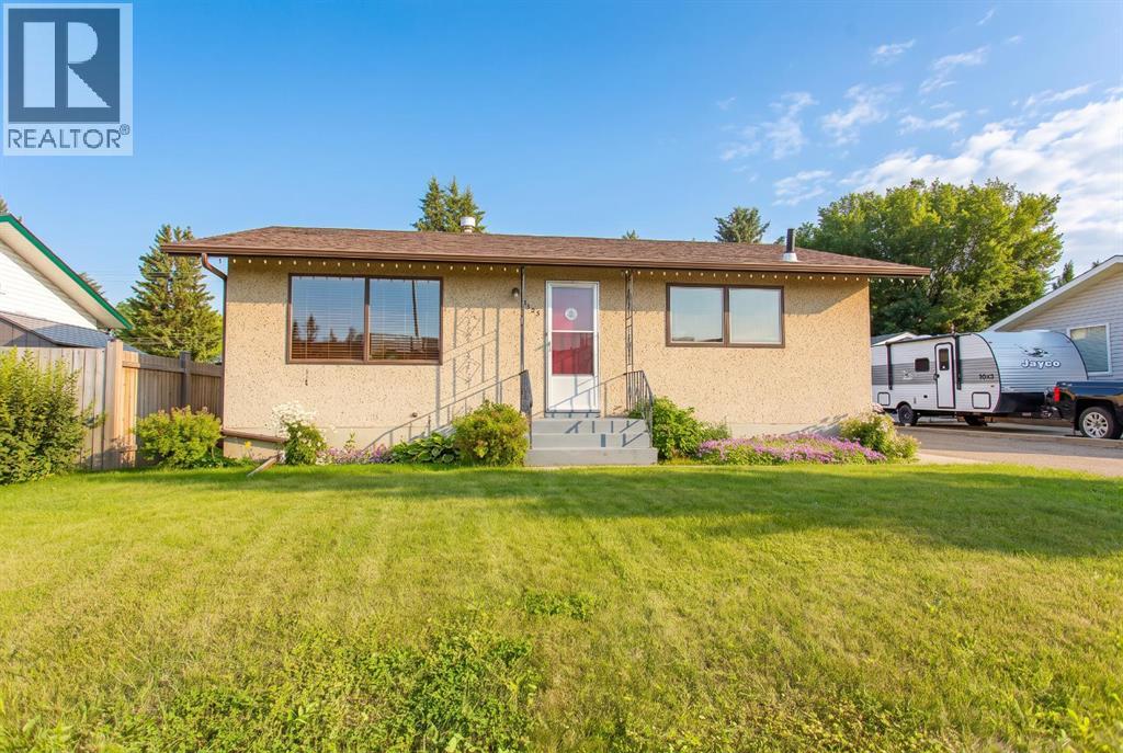 Listing photo – 5423 47 Avenue, Lacombe
