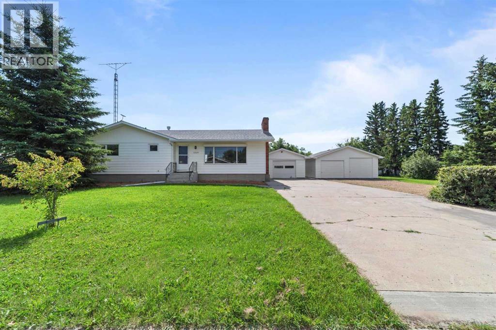Listing photo – 5209 51 Street, Castor