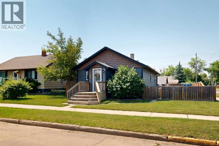 Listing photo – 4820 46 Street, Stettler