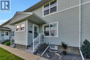 Listing photo – 37 Poplar Crescent, Springbrook