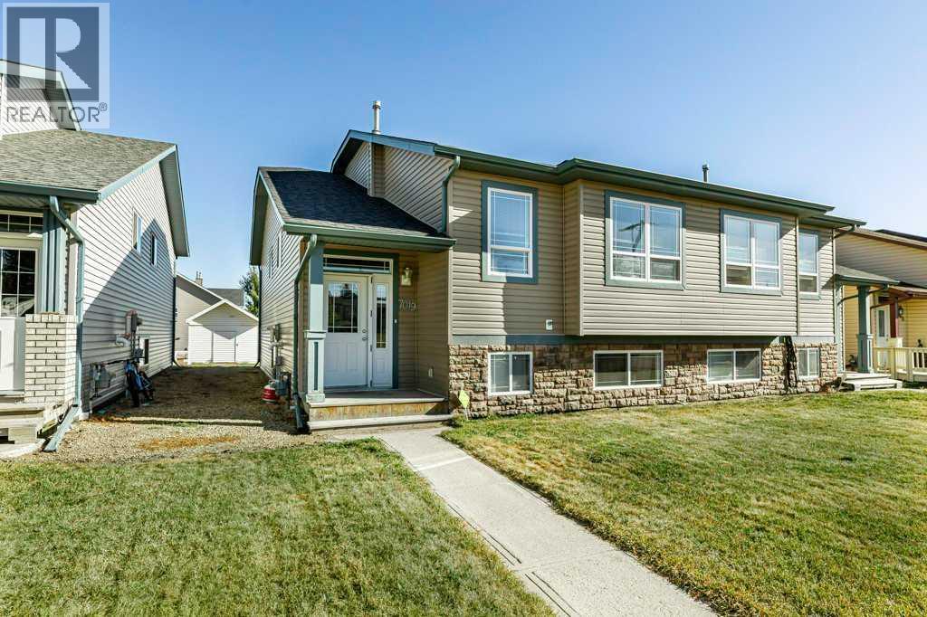 Listing photo – 7019 Deer Street, Lacombe