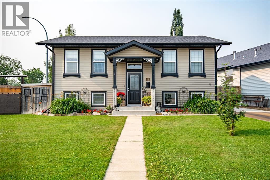 Listing photo – 44 Duncan Street, Penhold