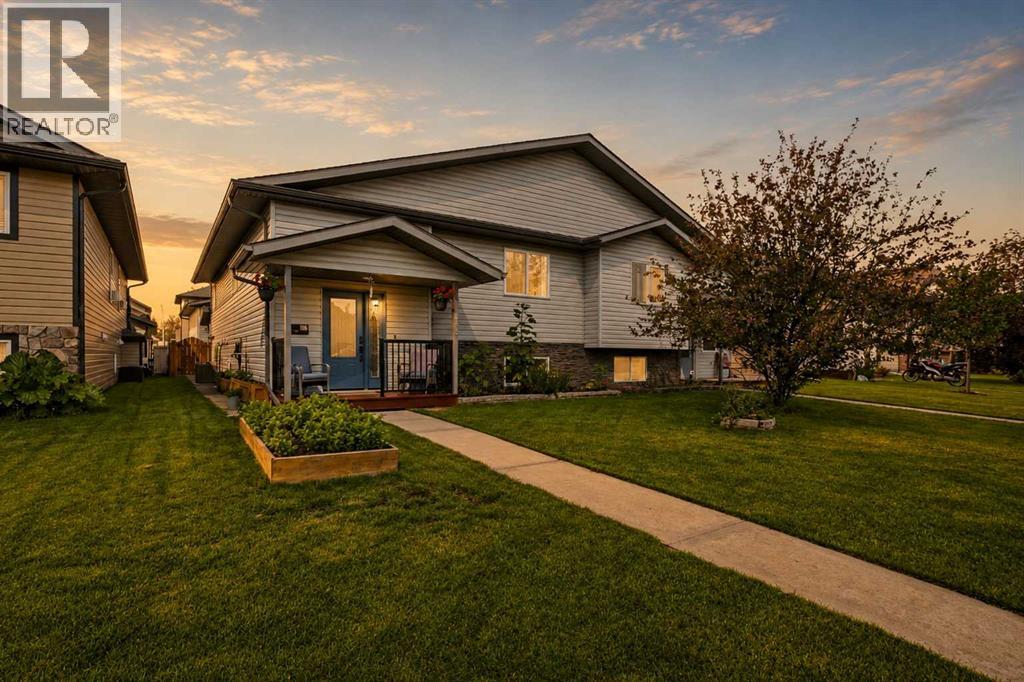 Listing photo – 118 Oak Drive, Red Deer