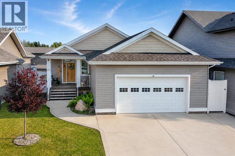 3903 49 Avenue, Ponoka