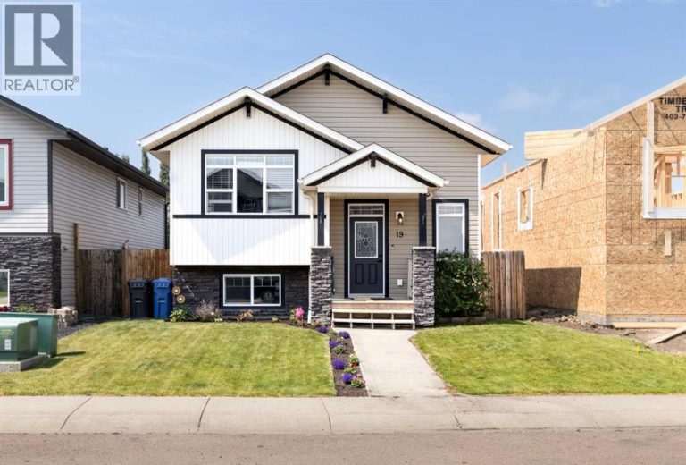 19 Hanson Green, Penhold