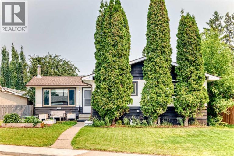 3313 42A Avenue Close, Red Deer