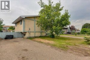 Listing photo – 3811 52 Avenue, Ponoka