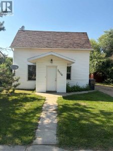Listing photo – 5206 49 Street, Castor