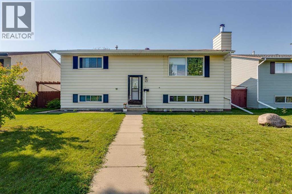 Listing photo – 43 Oak Street, Red Deer